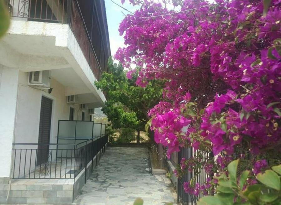 Yfantis Sakis Apartment'S Erateini Exterior foto